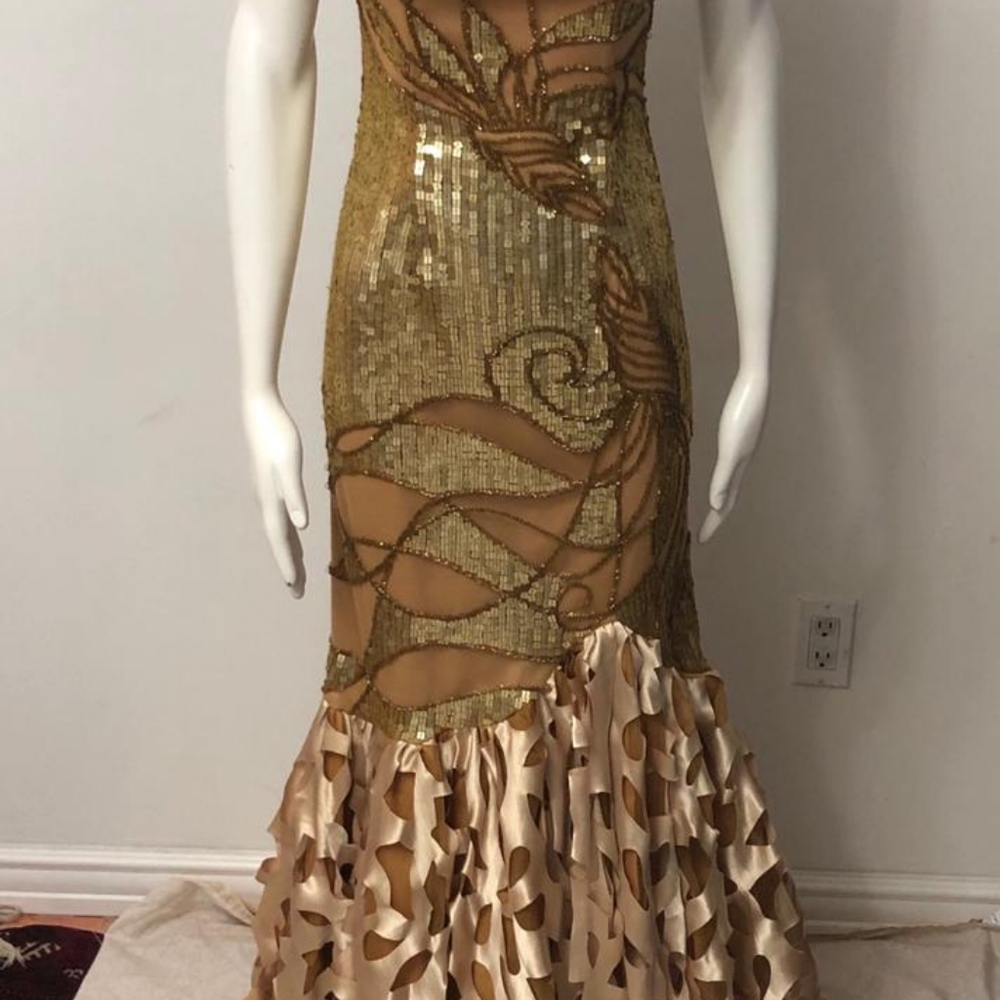 Dress - Picture 3 of 3